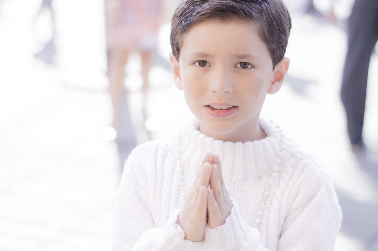 child praying pray free photo
