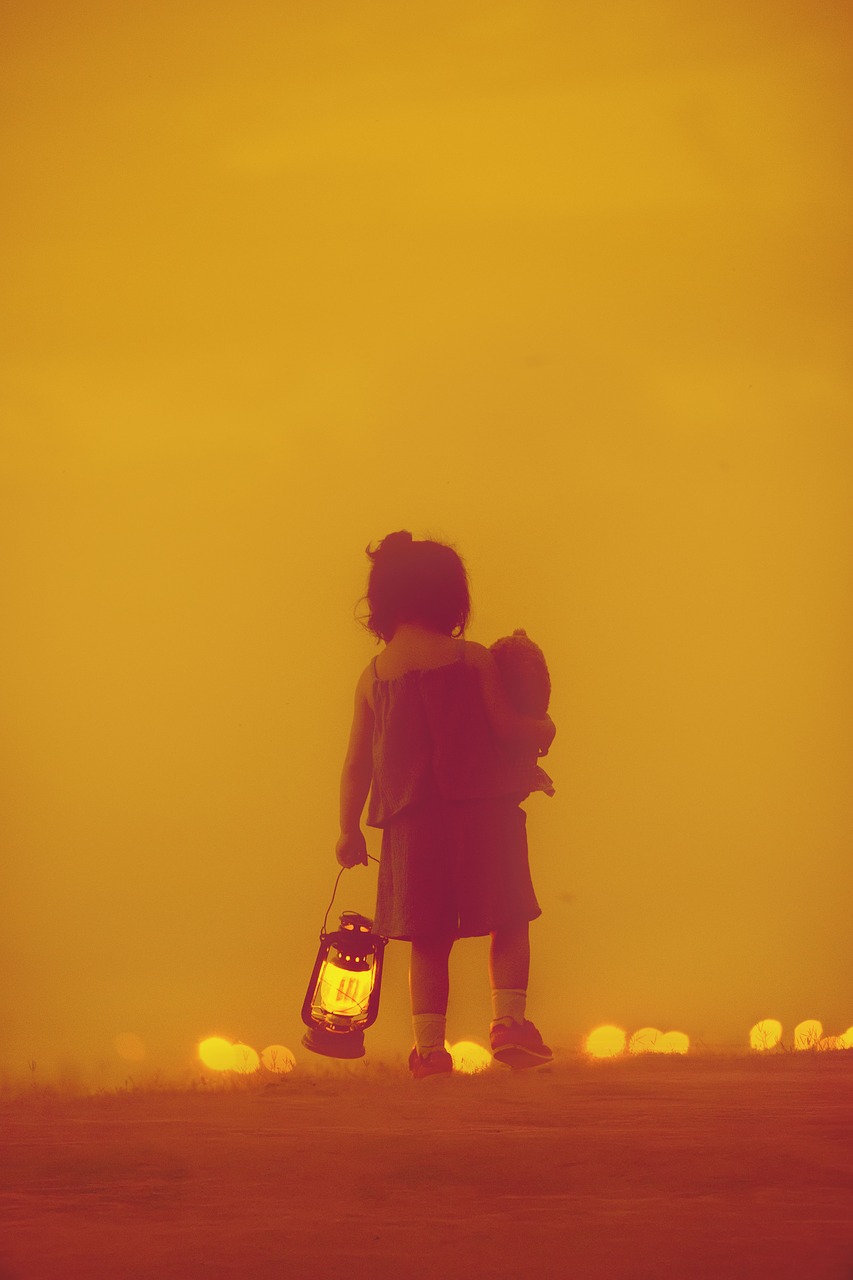 child  hoang sa  storm lanterns free photo