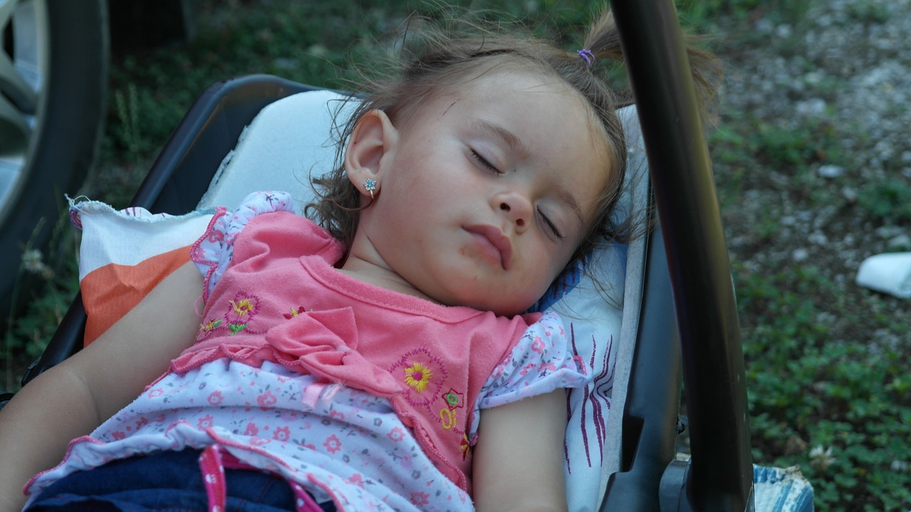 child girl sleep free photo