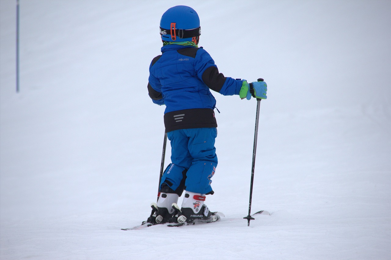 child  winter  ski free photo