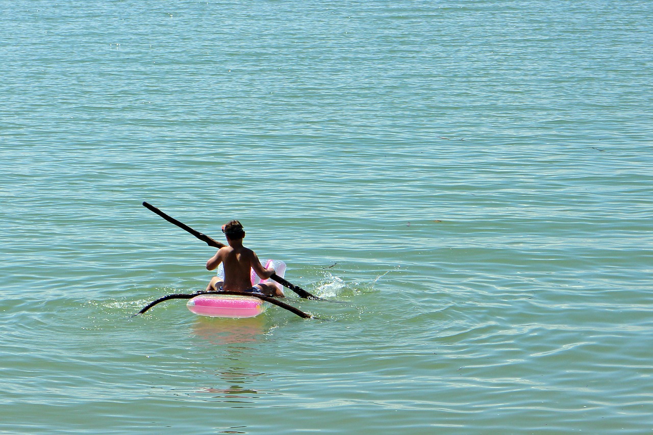 child water paddle free photo