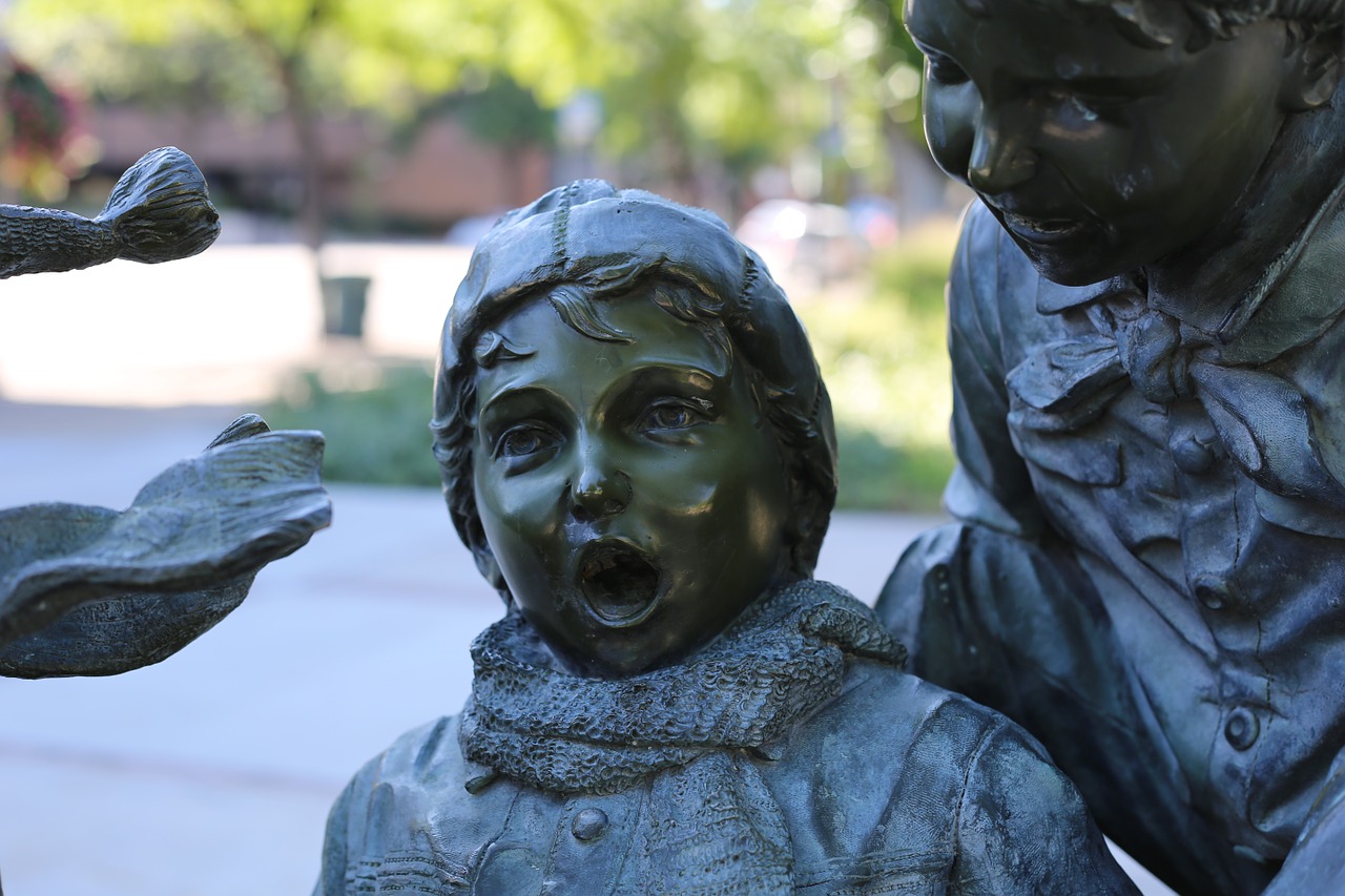 child statue bronze free photo