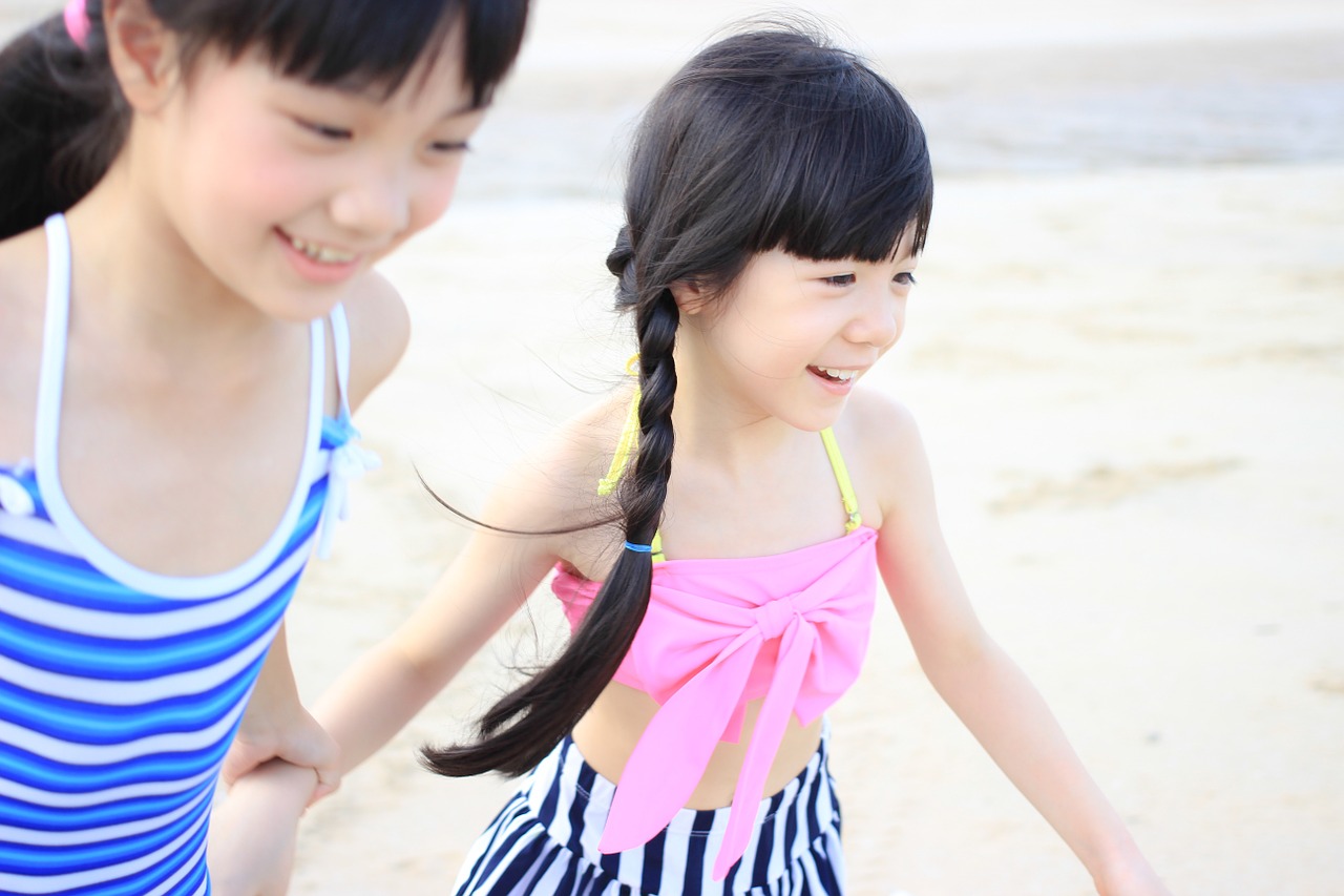 child beach liangxiaowucai free photo