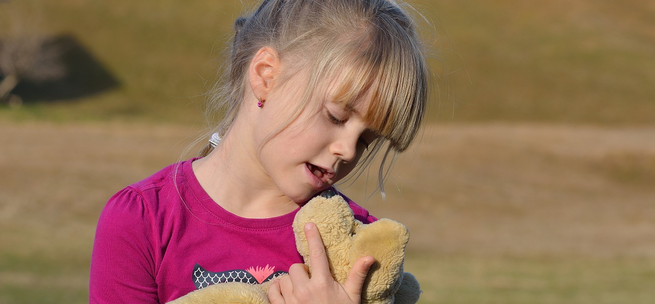 child girl teddy bear free photo