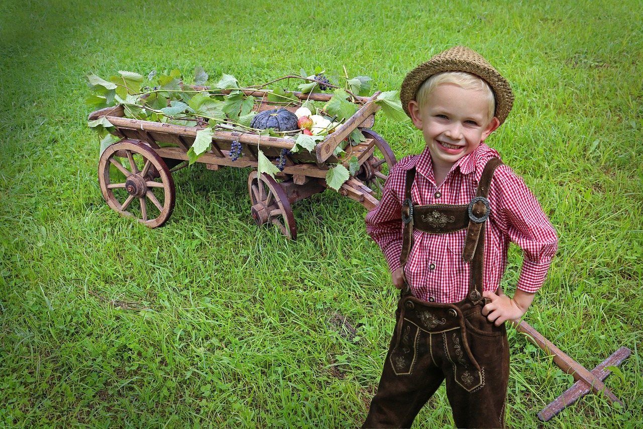 child nature costume free photo