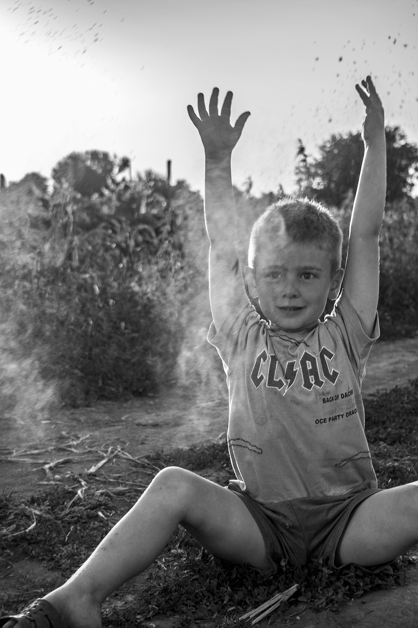 child dust play free photo