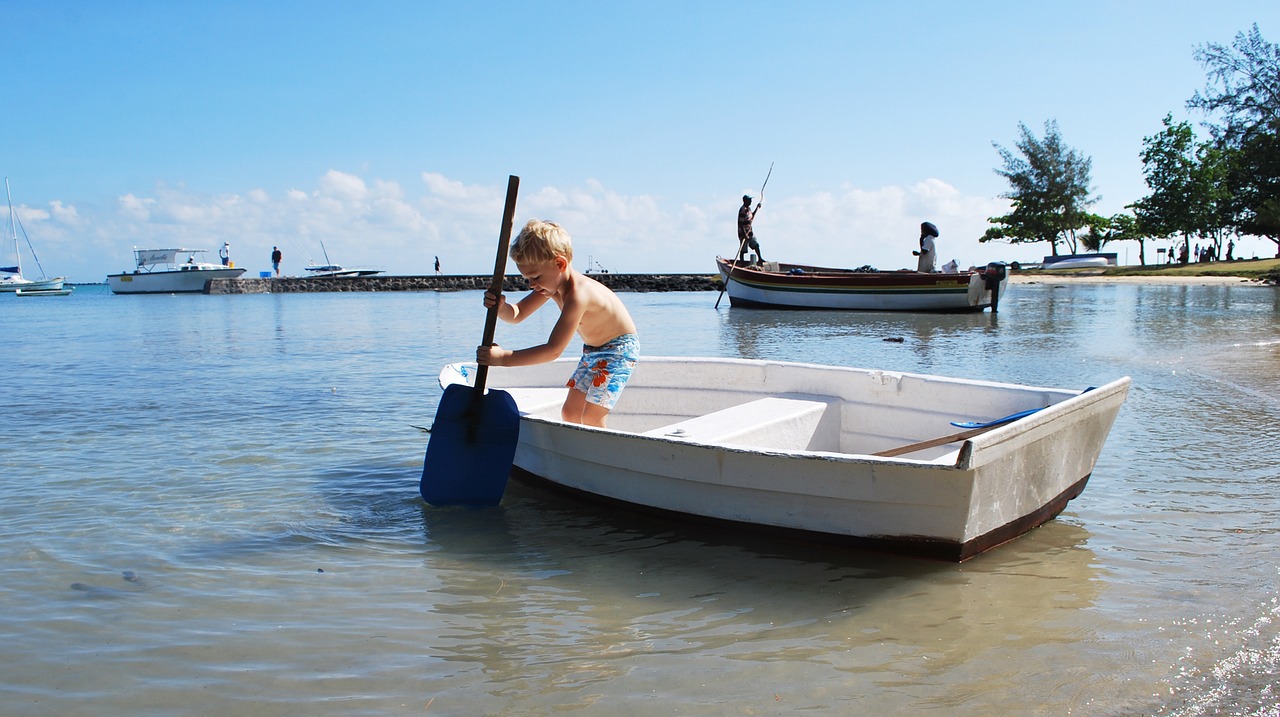 child boat sea free photo