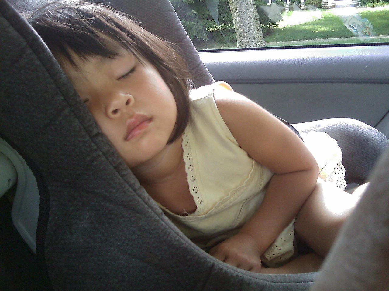 child sleeping car seat free photo