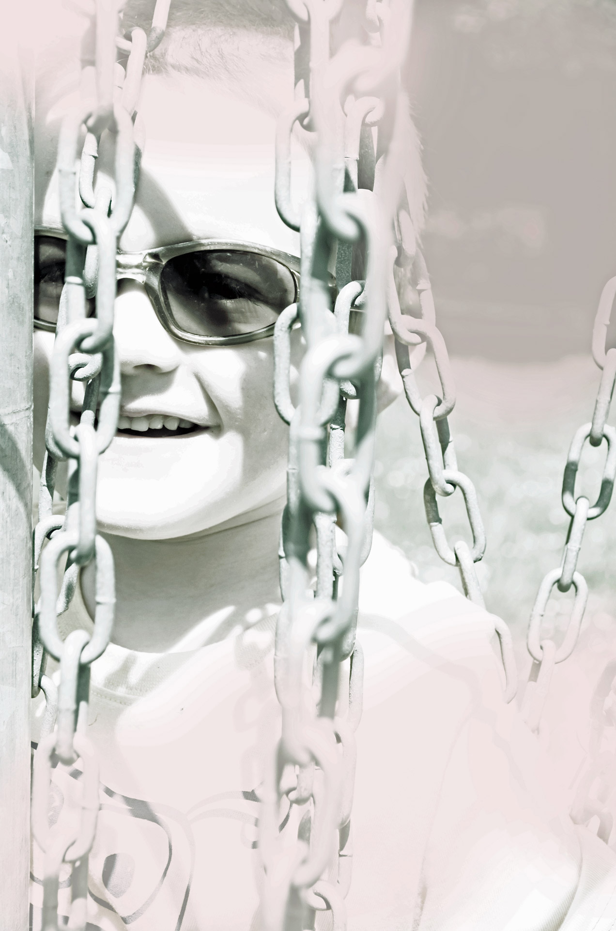 chains child portrait free photo