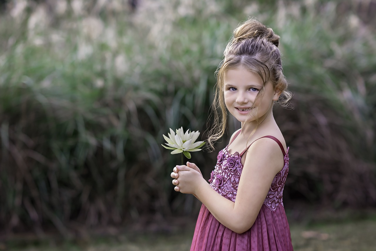 child portrait  girl  flower free photo