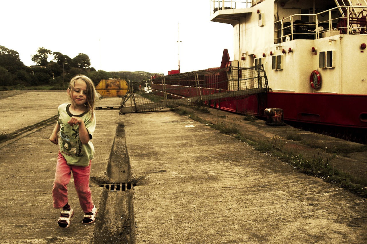 child running boat harbour free photo