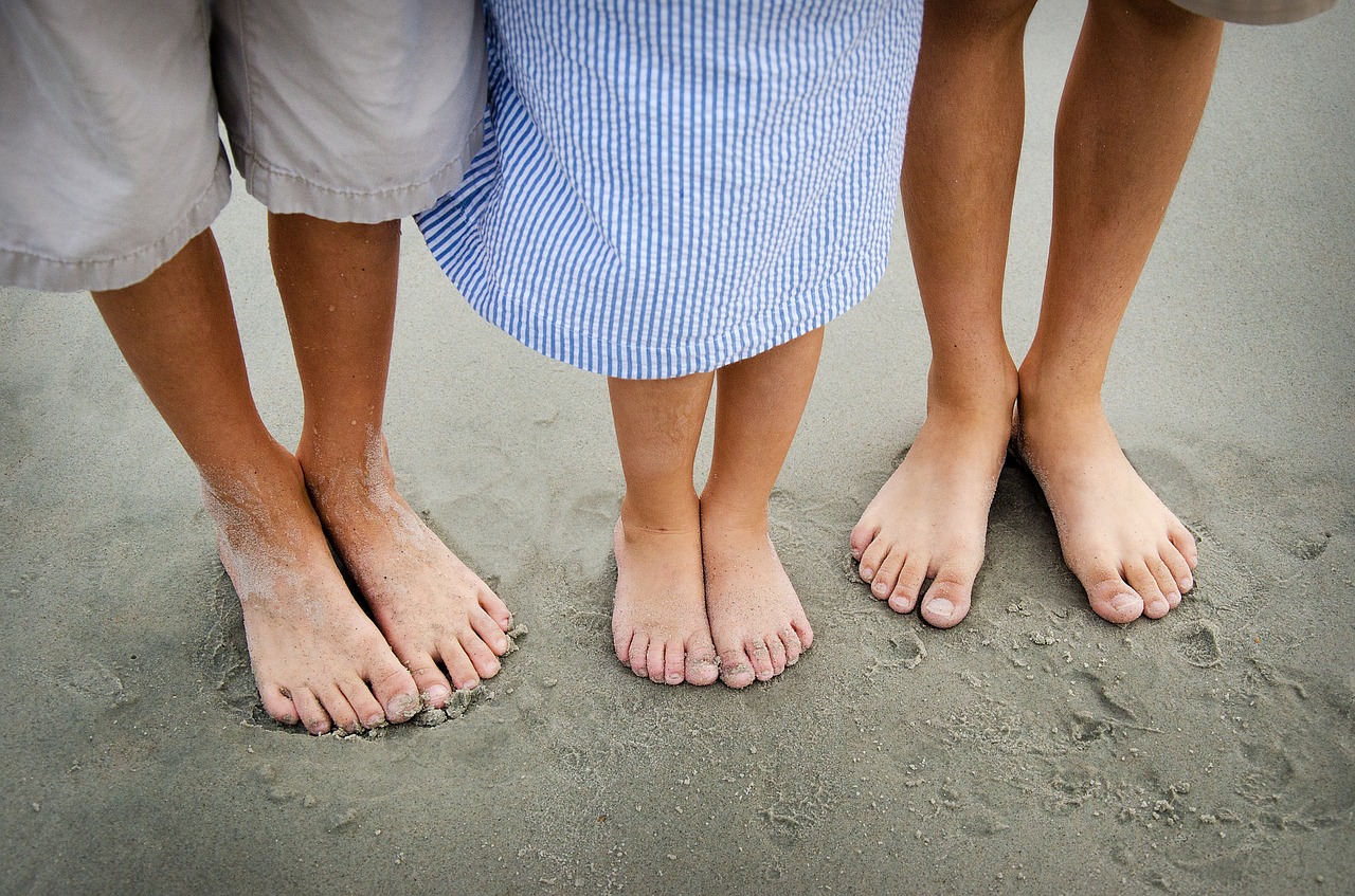 feet barefoot beach free photo