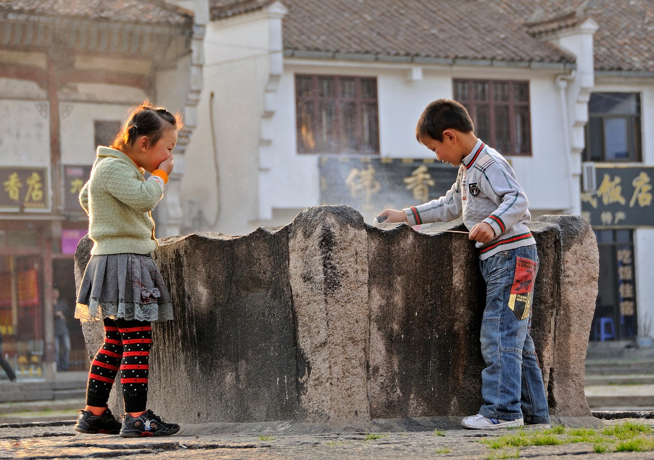 children china play with fire free photo