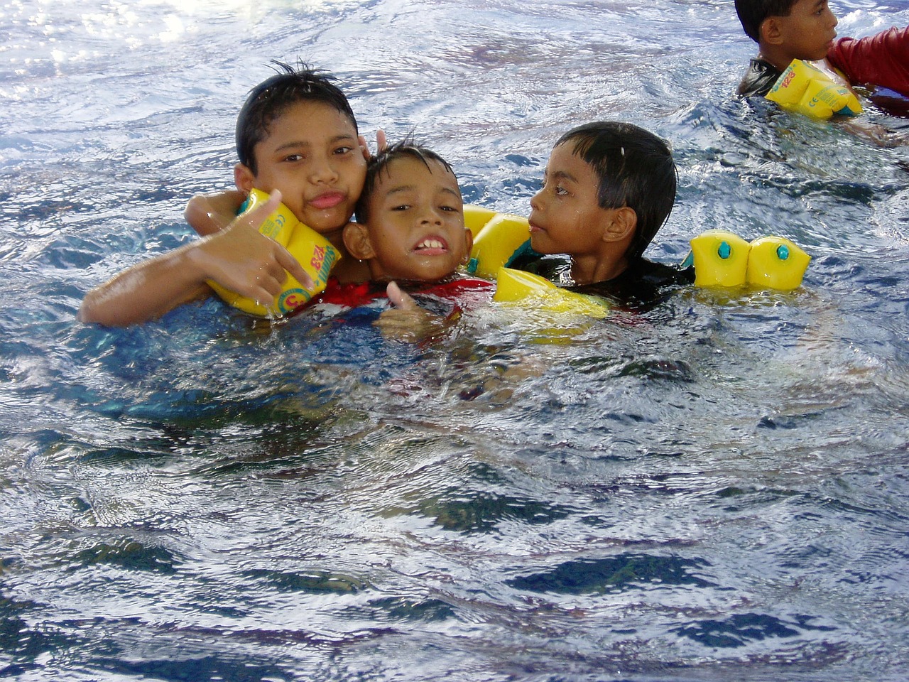 children swimming pool free photo