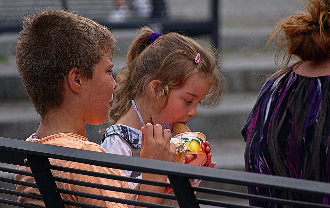 children  eating ice cream  ice cream free photo