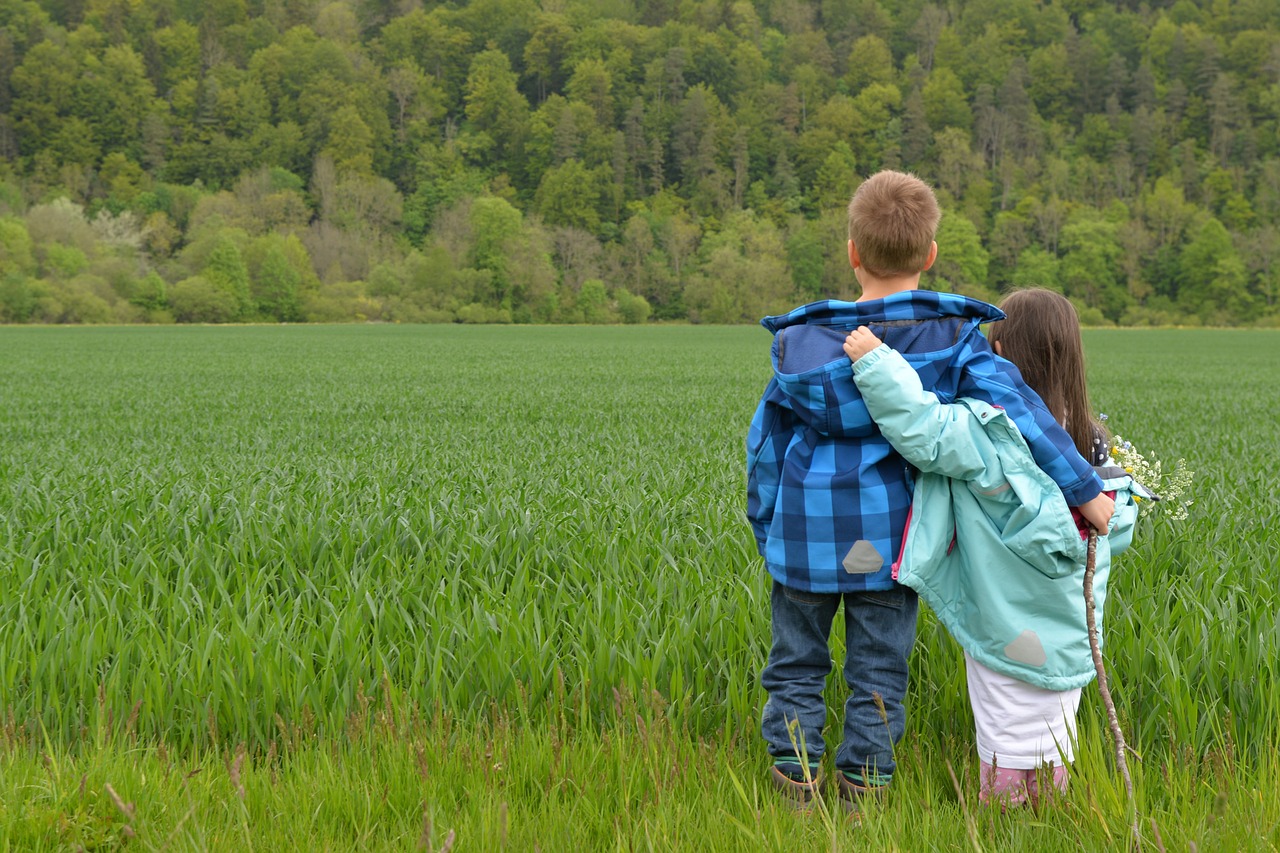 children love friends free photo