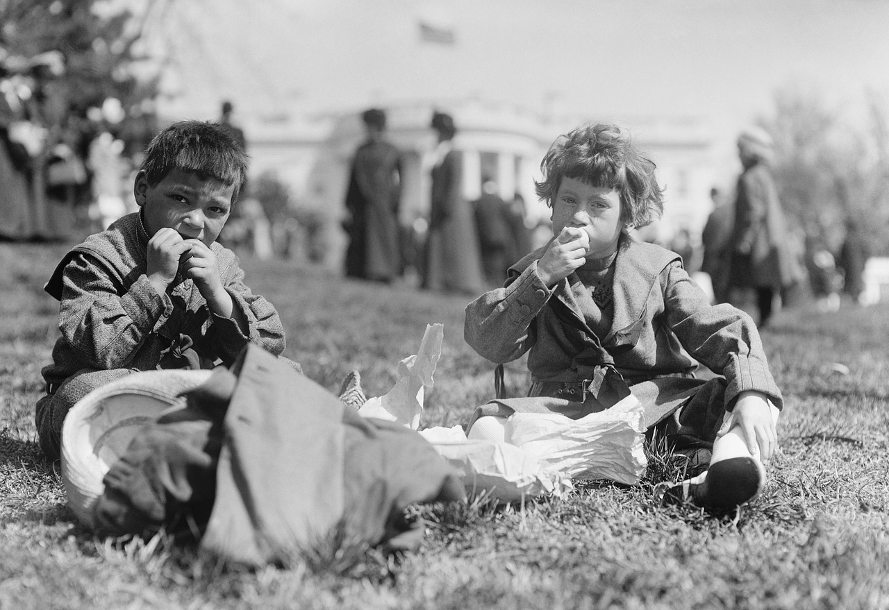 children eat sit free photo