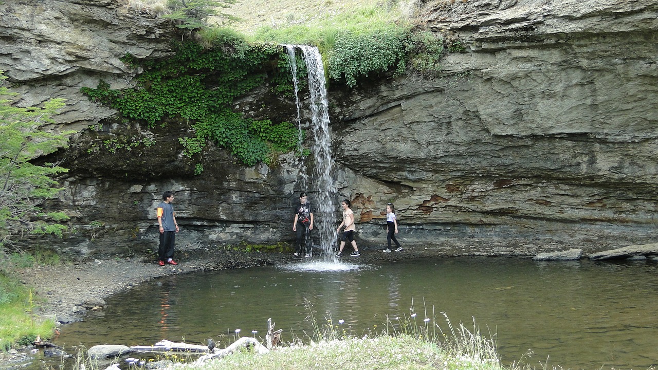 children play splash free photo