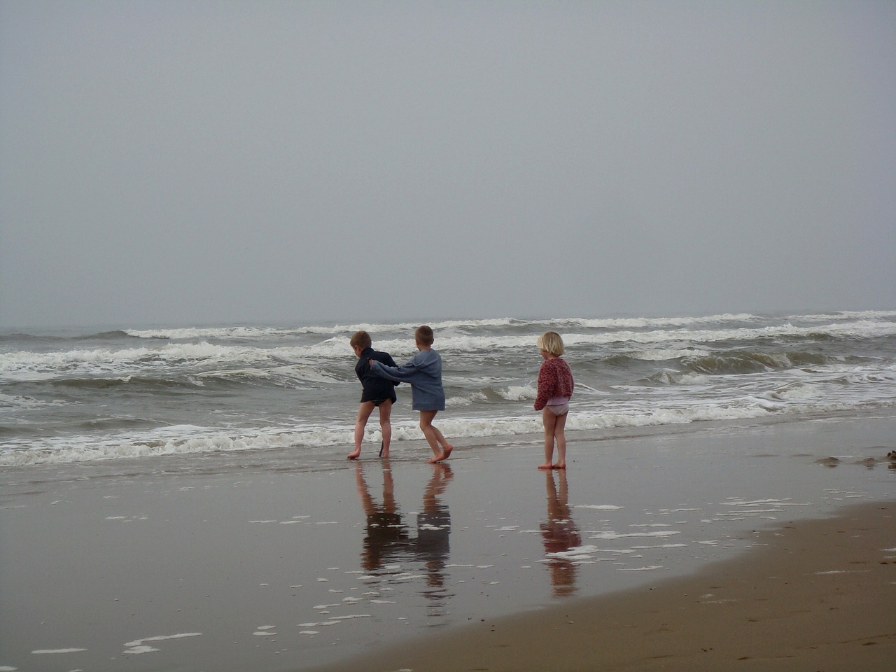 children sea push free photo