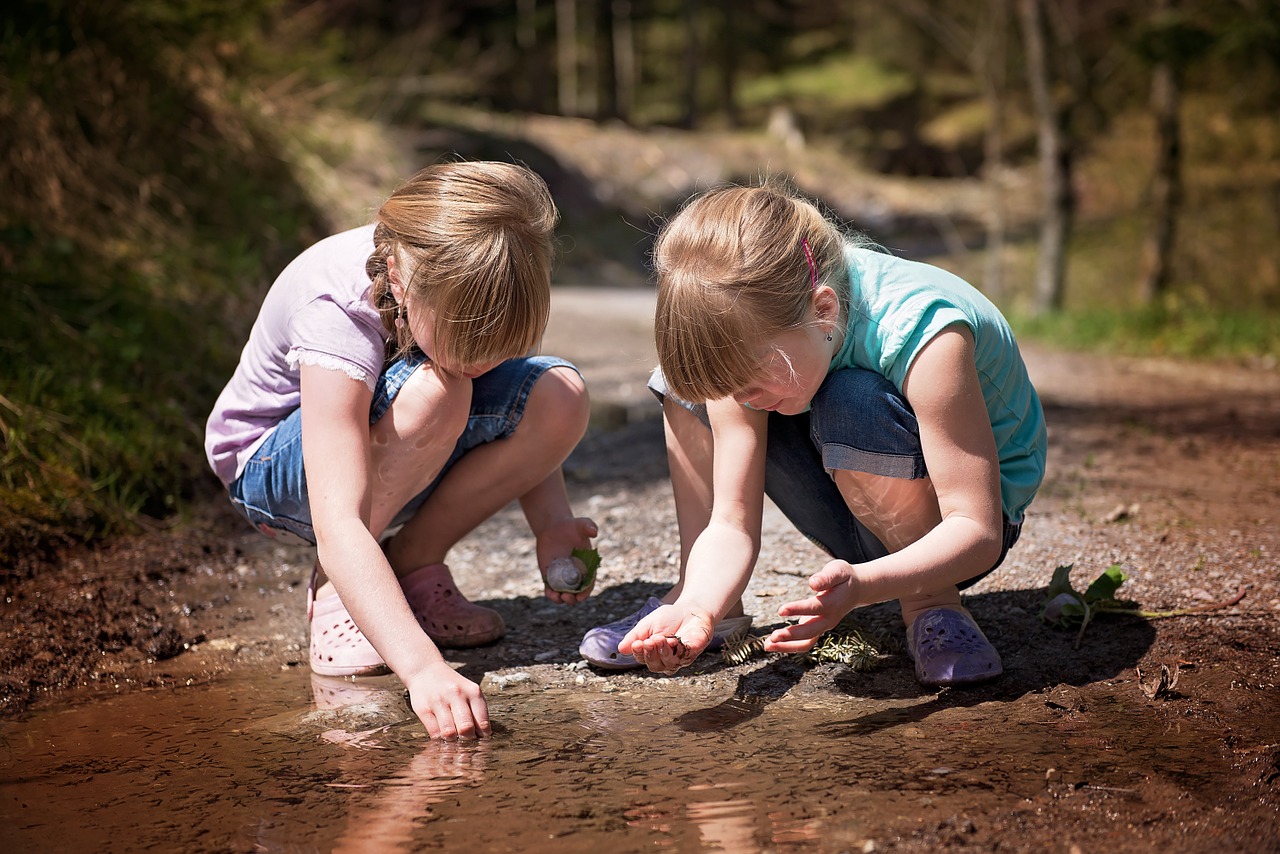 children girl water-based paints free photo