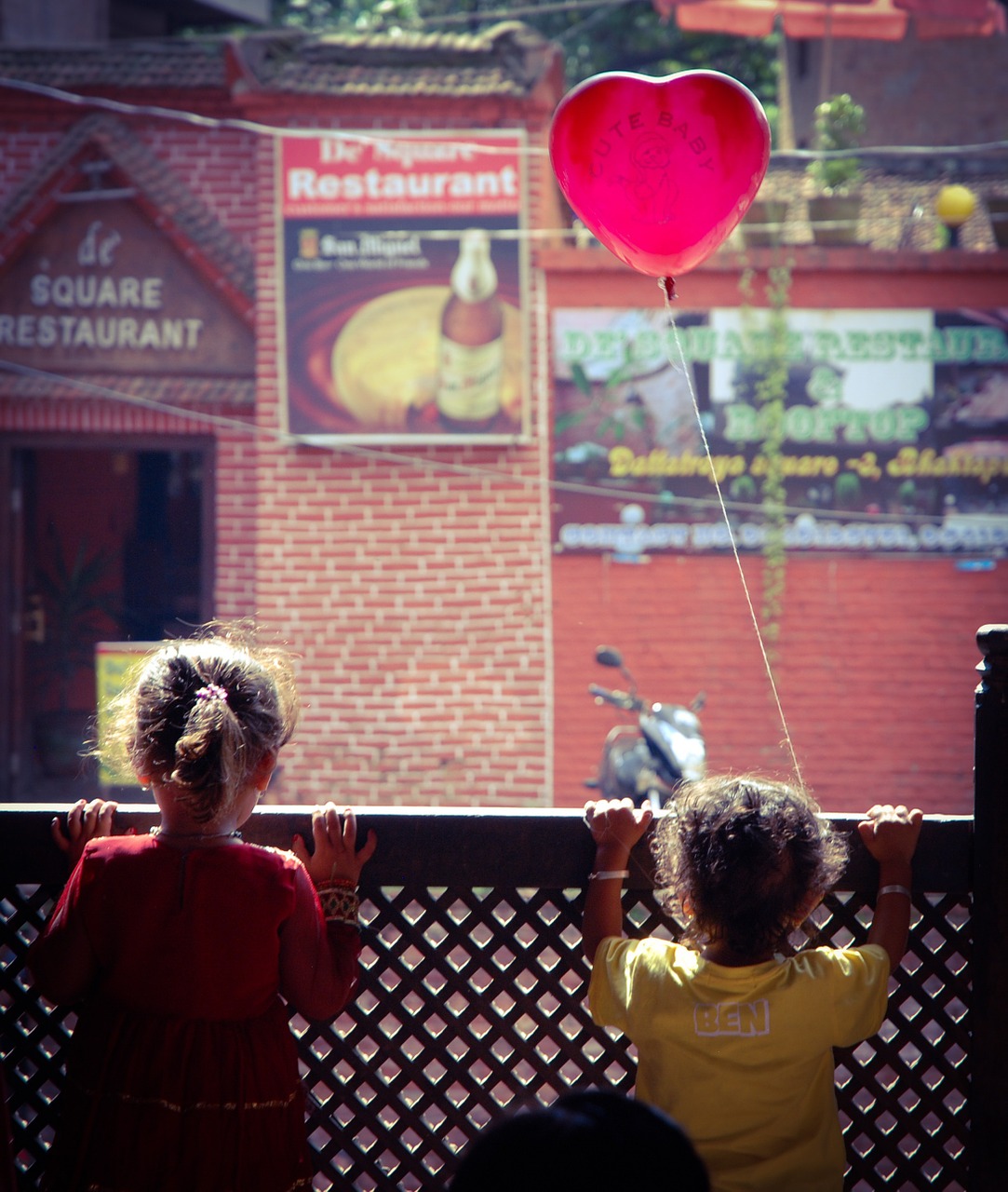 children love balloon free photo