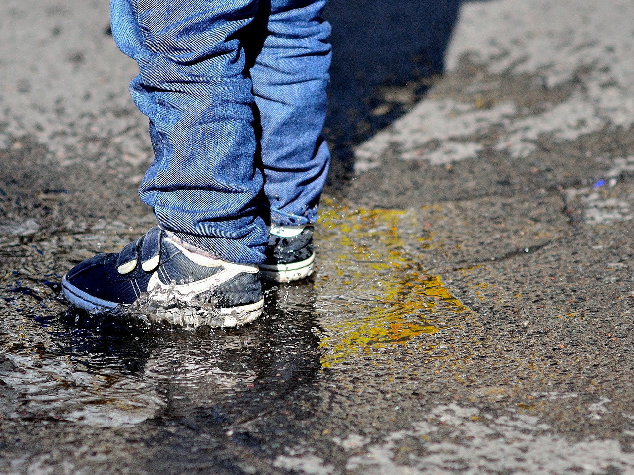children's feet puddle splash free photo