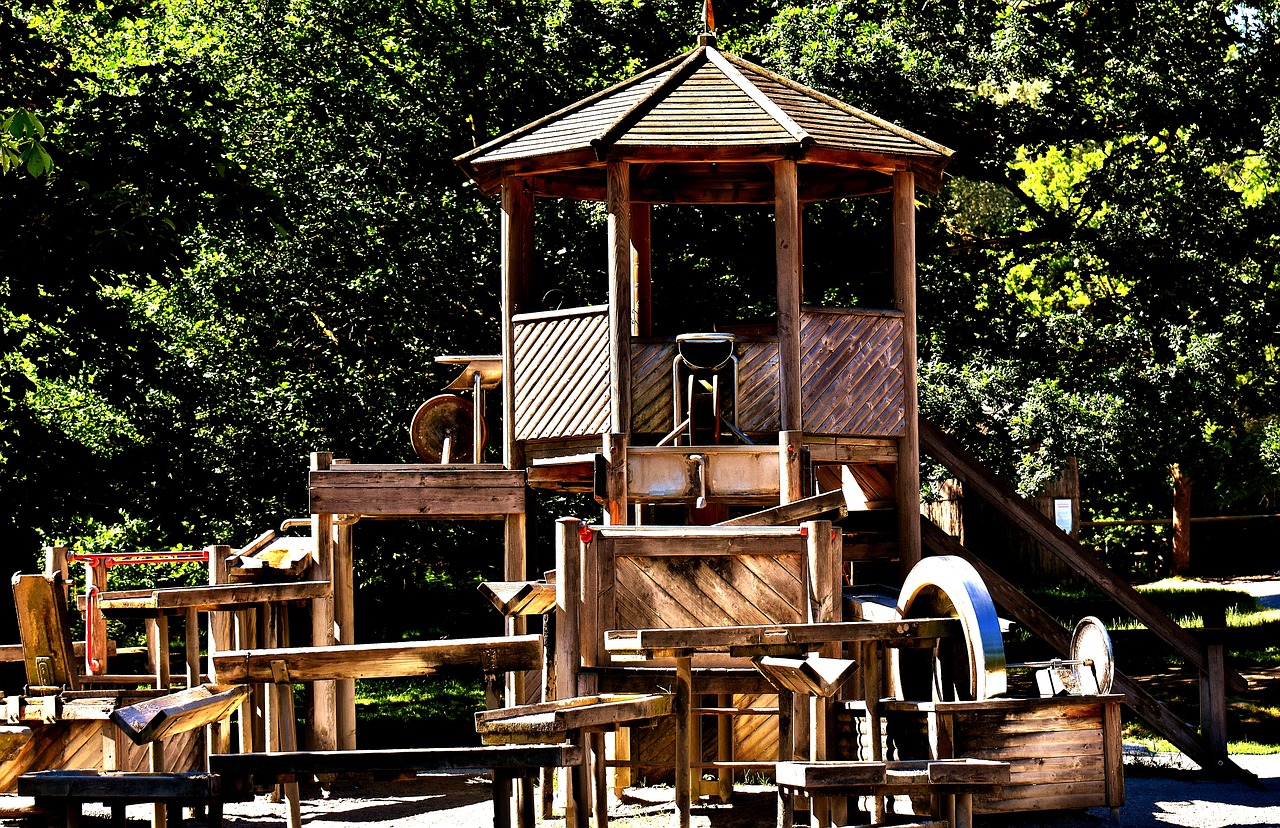 children's playground kletterhaus play free photo