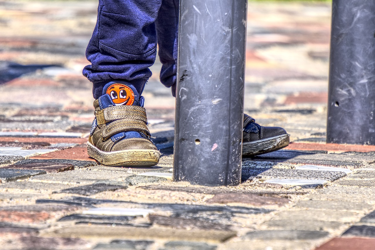 child's  feet  small child free photo