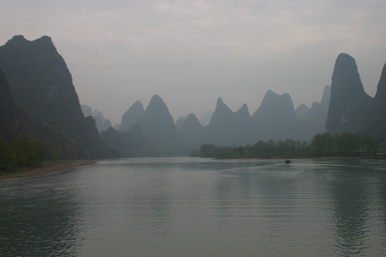china guilin river landscape free photo