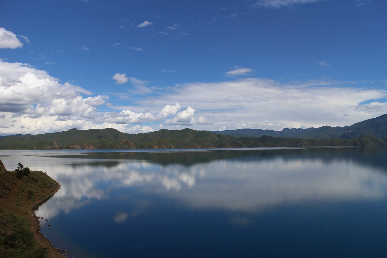 china lugu lake blue sky free photo