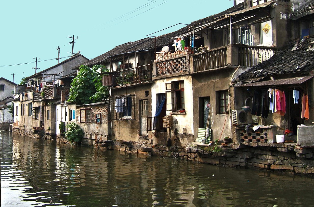 china river facade view free photo