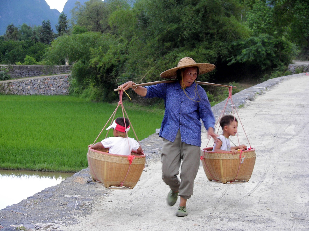 china woman carry free photo