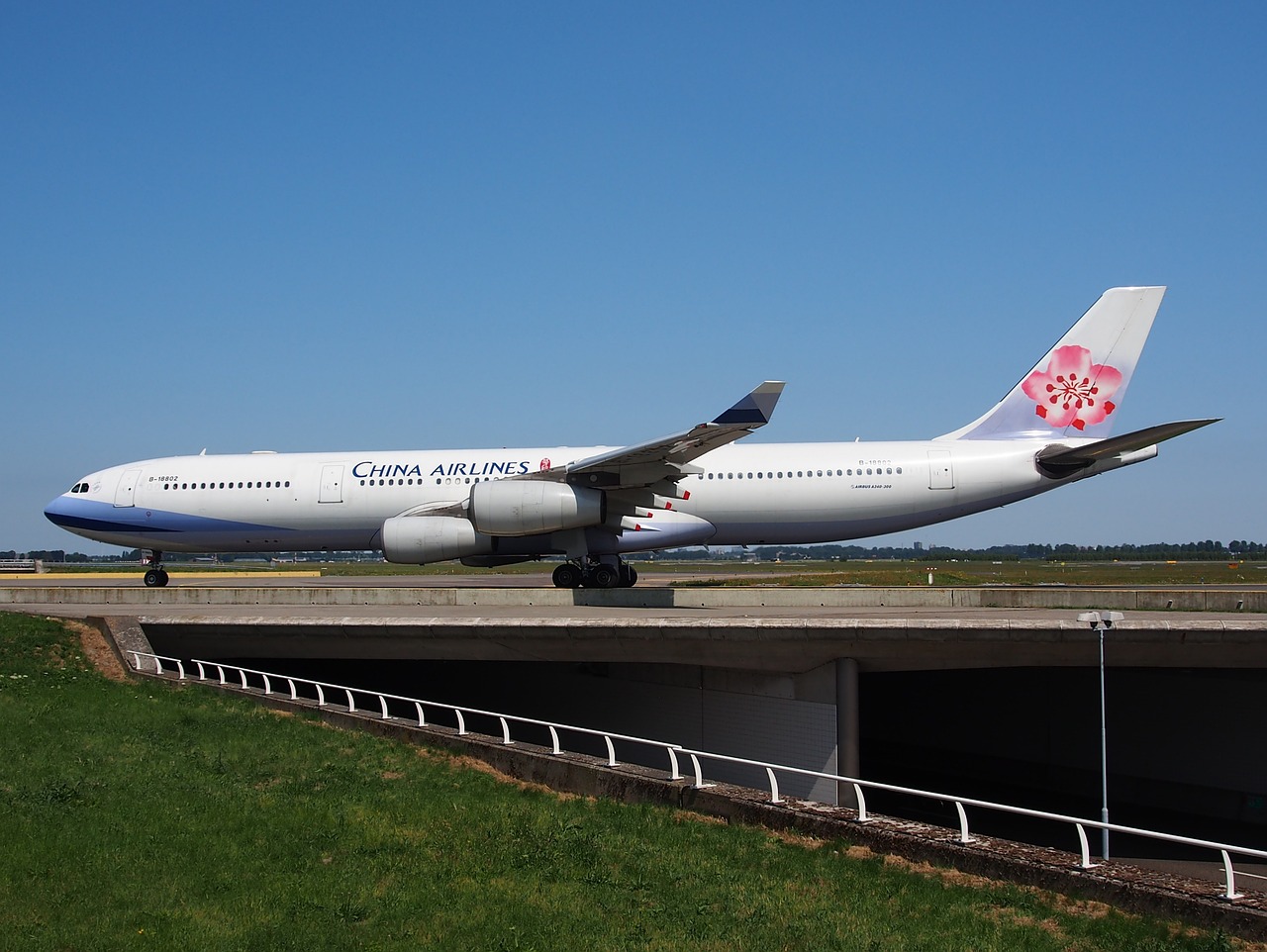 china airlines airbus a340 aircraft free photo