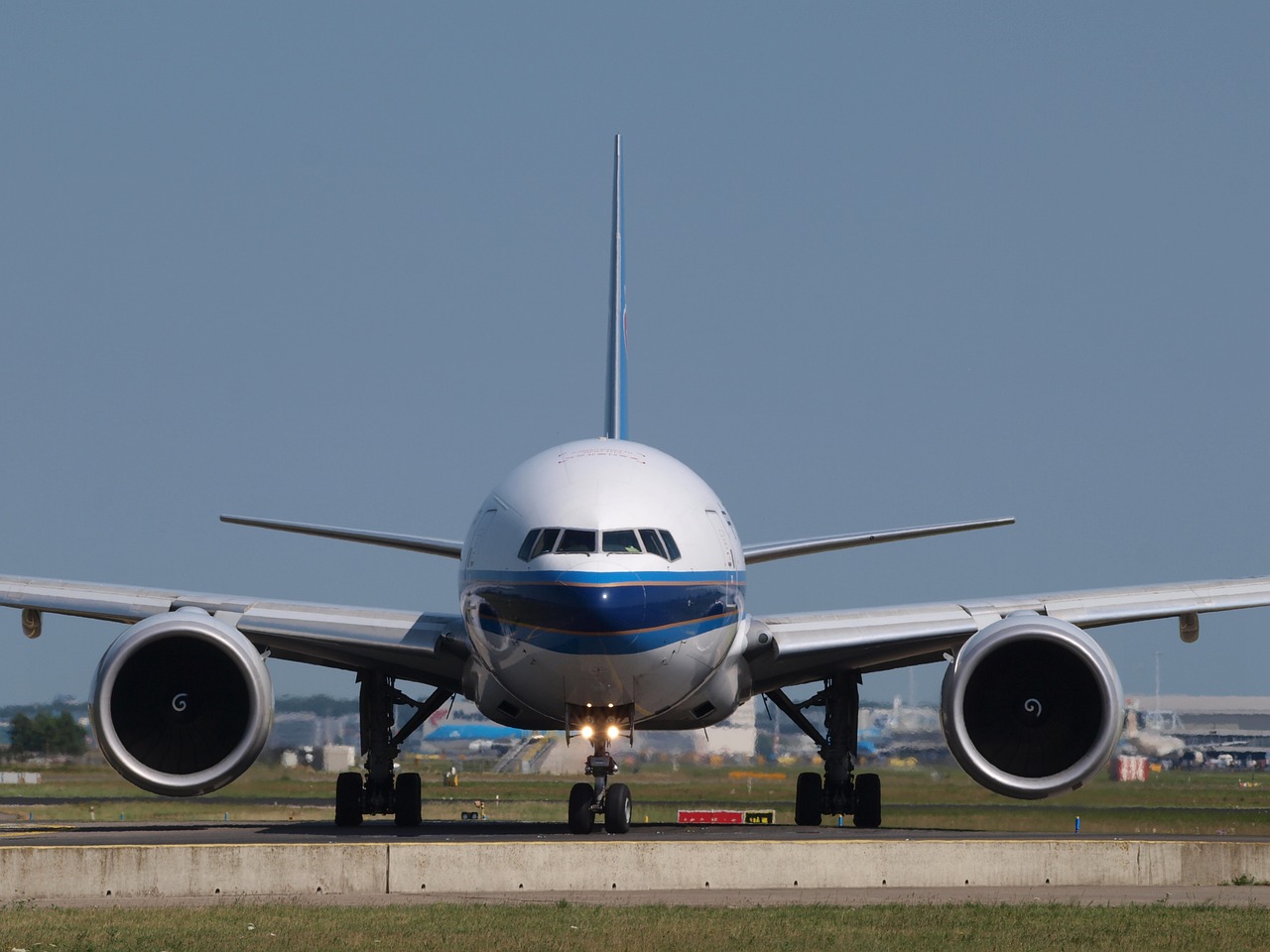 china southern airlines boeing 777 aircraft free photo