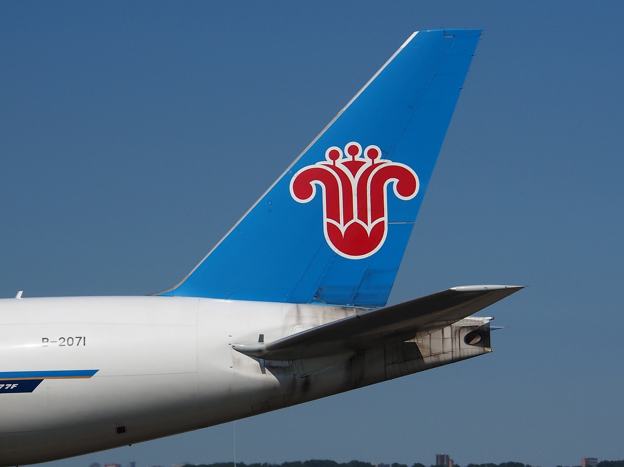 china southern airlines boeing 777 fin free photo