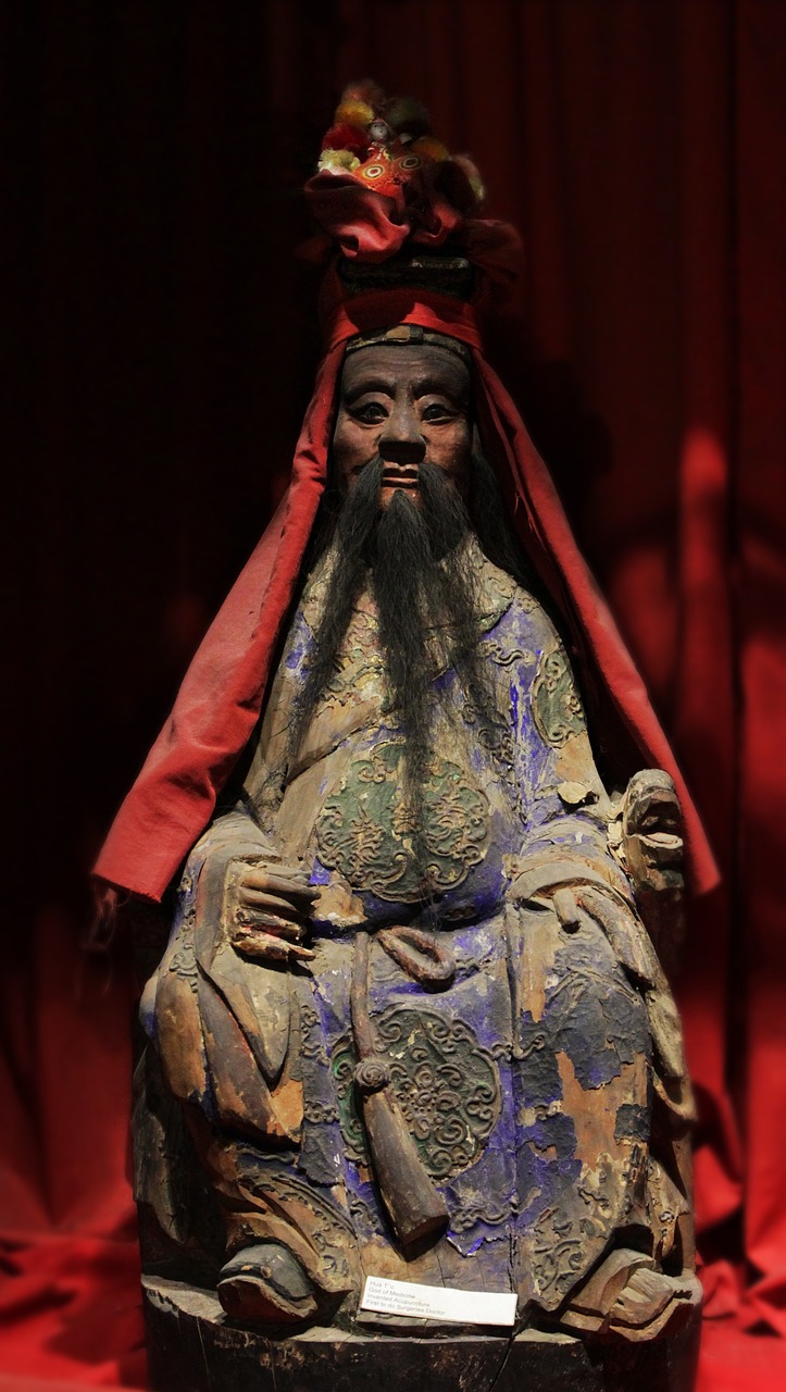 chinese statue god of medicine free photo