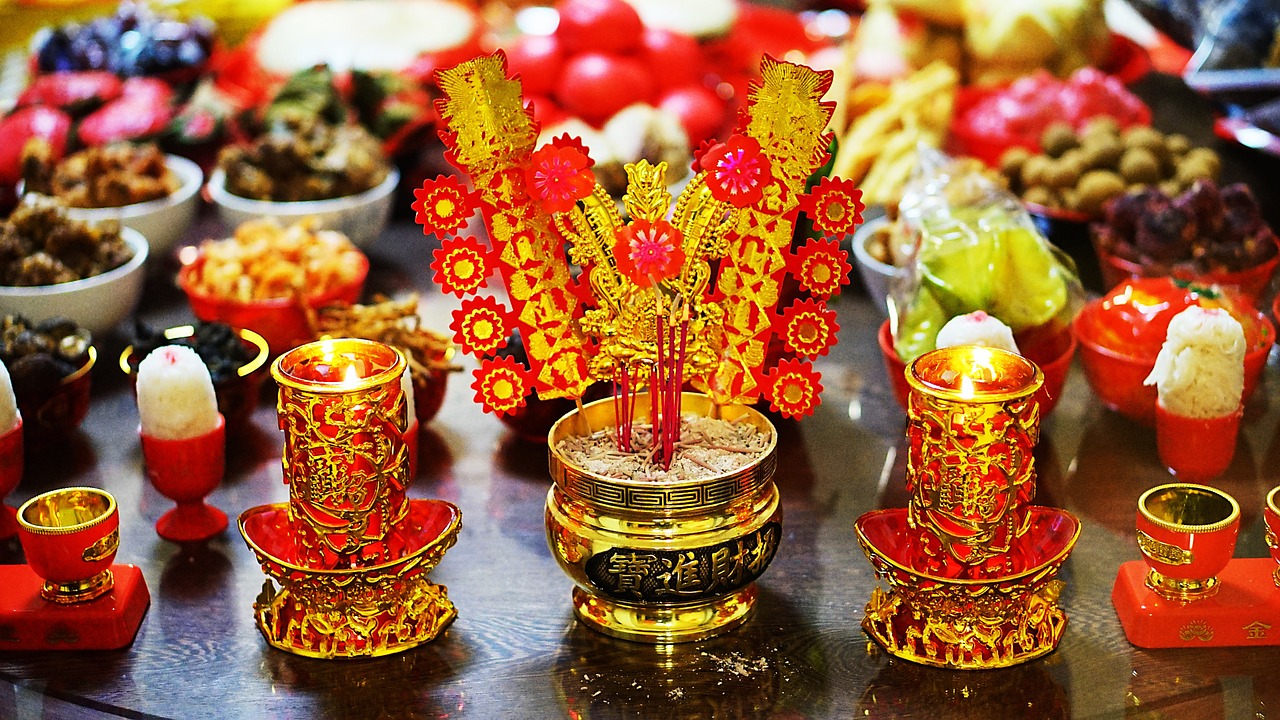 chinese new year worship red free photo
