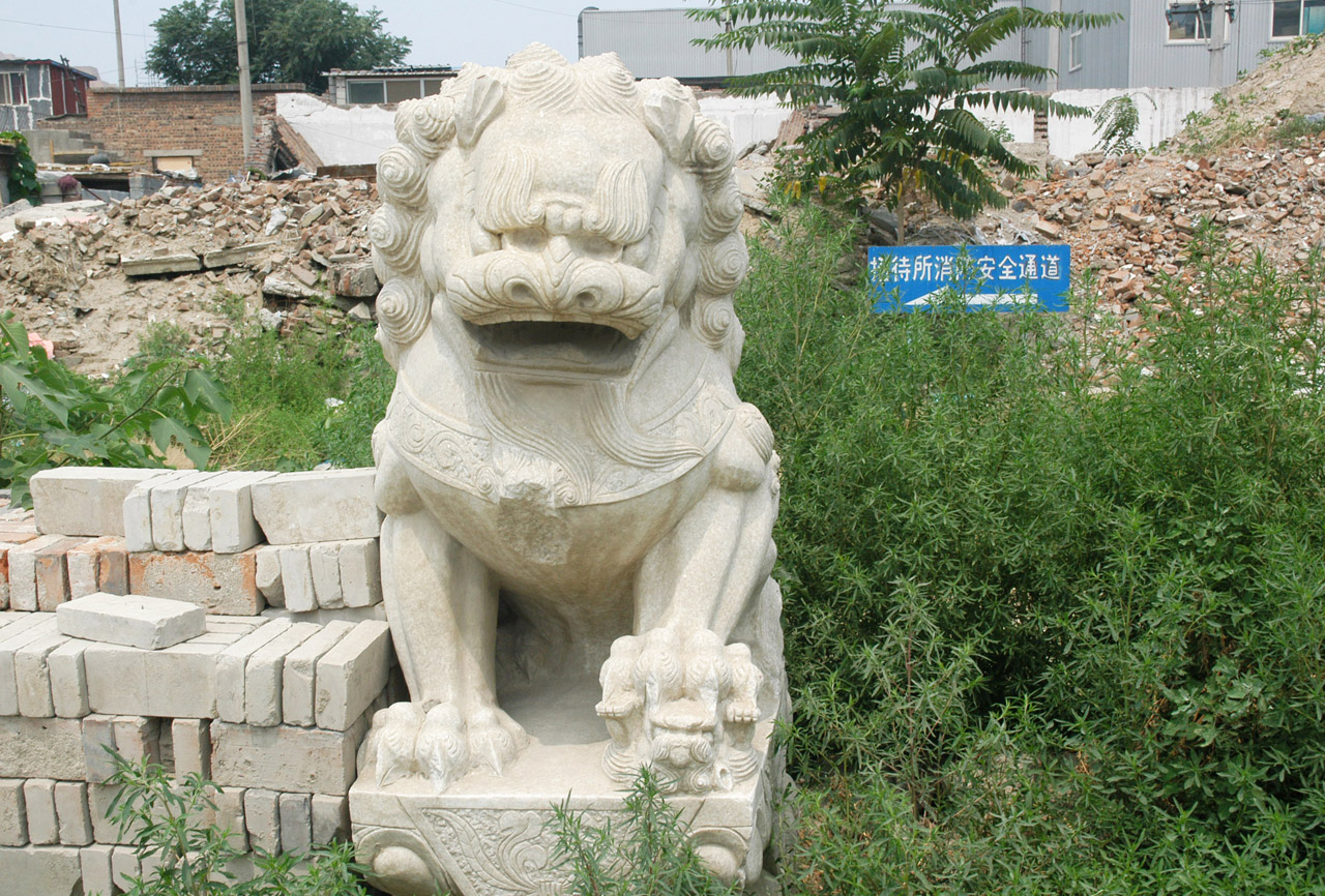 lion statue sculpture free photo