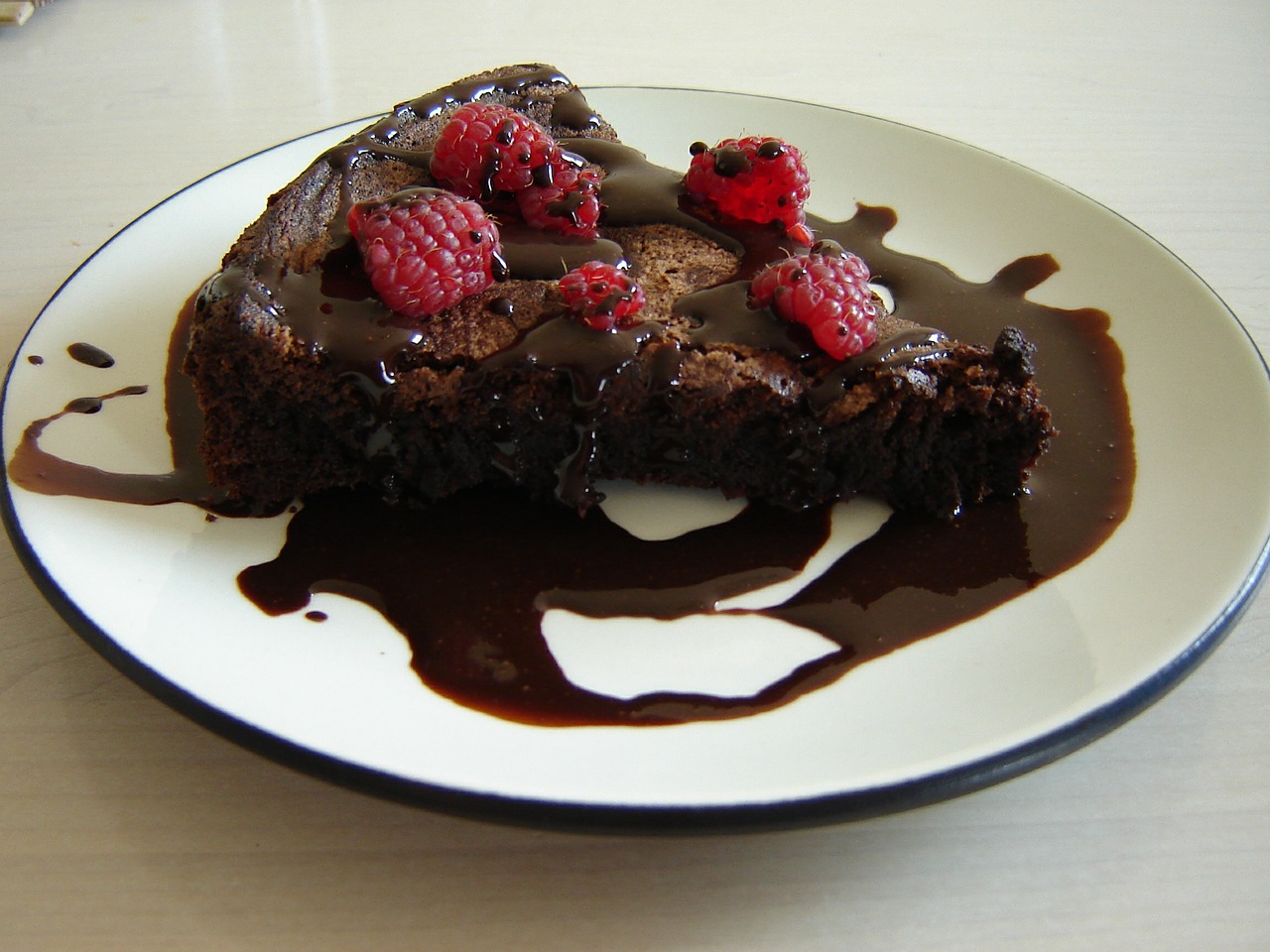 chocolate cake raspberry dessert free photo