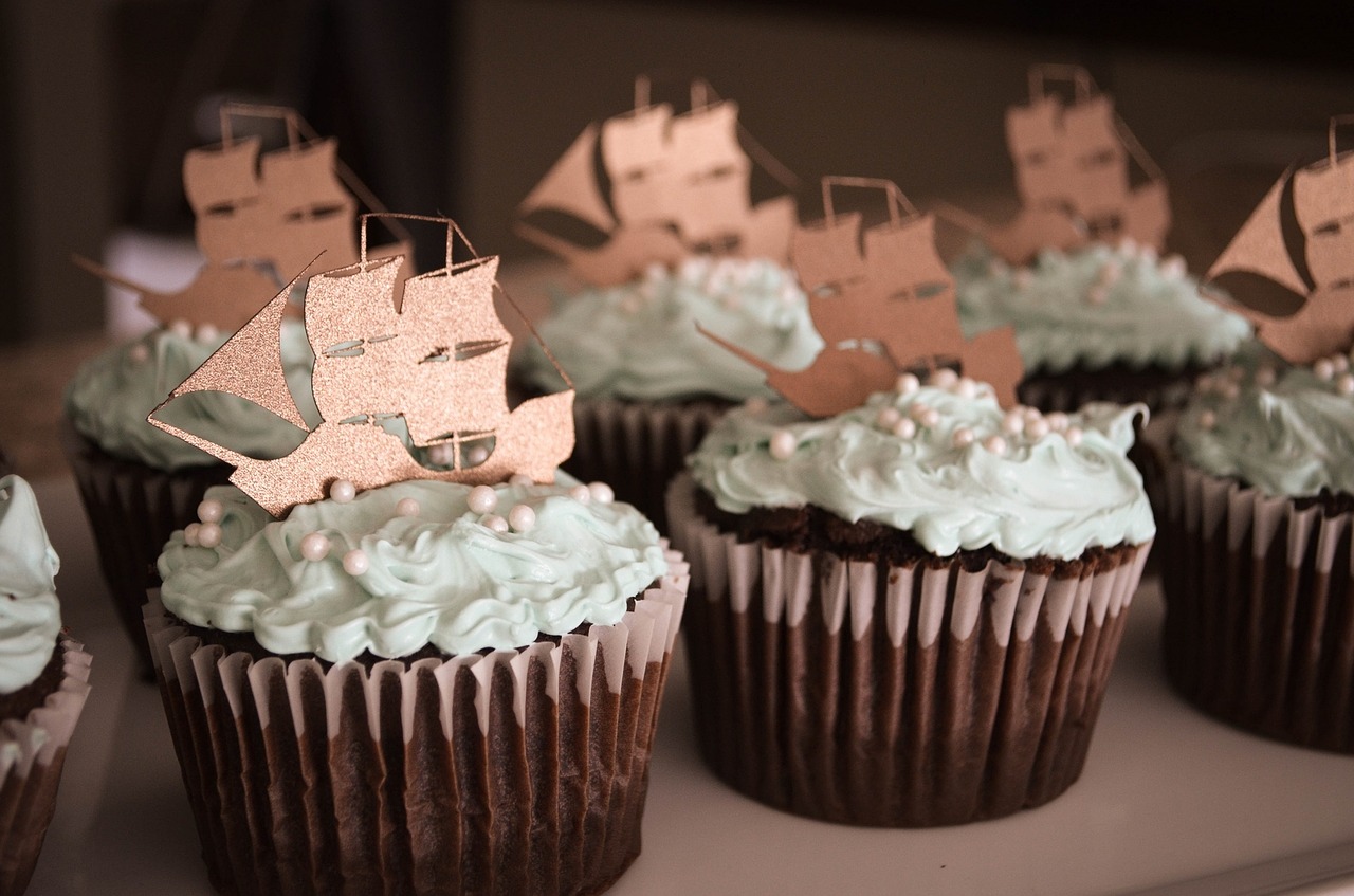 chocolate cupcakes baked decorated free photo