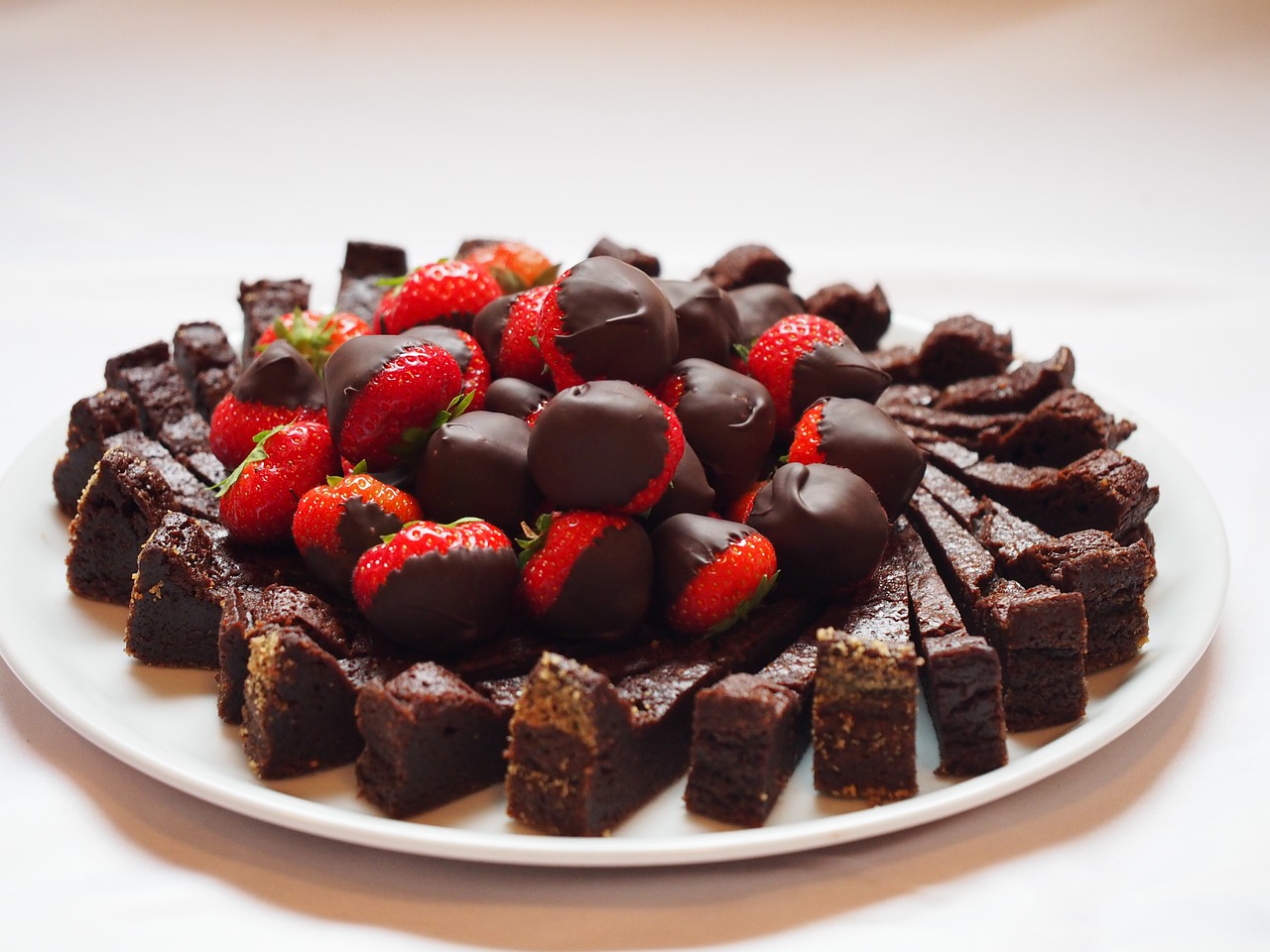 chokoladetærte cake strawberry free photo