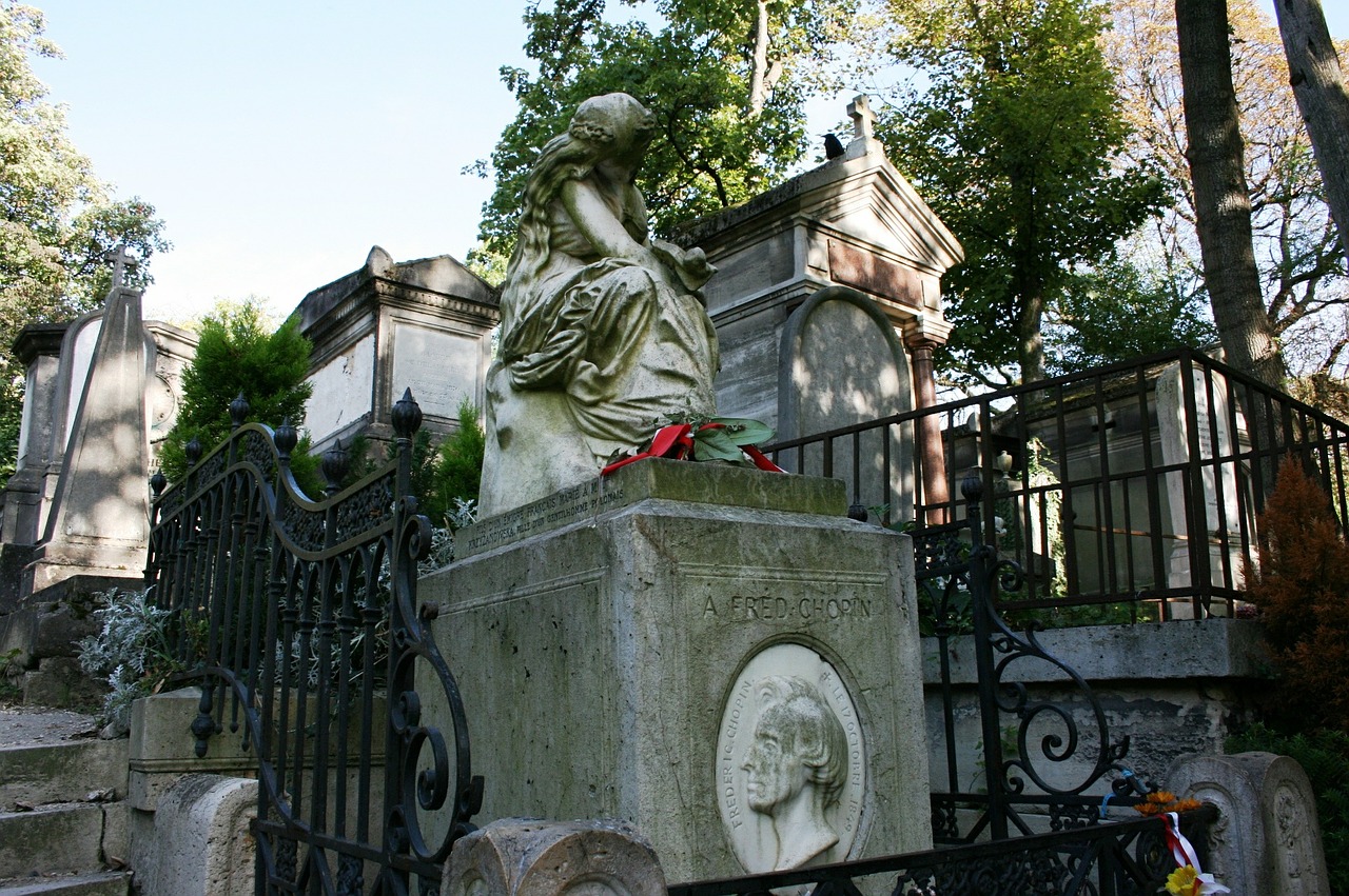 chopin tomb pere lachaise free photo