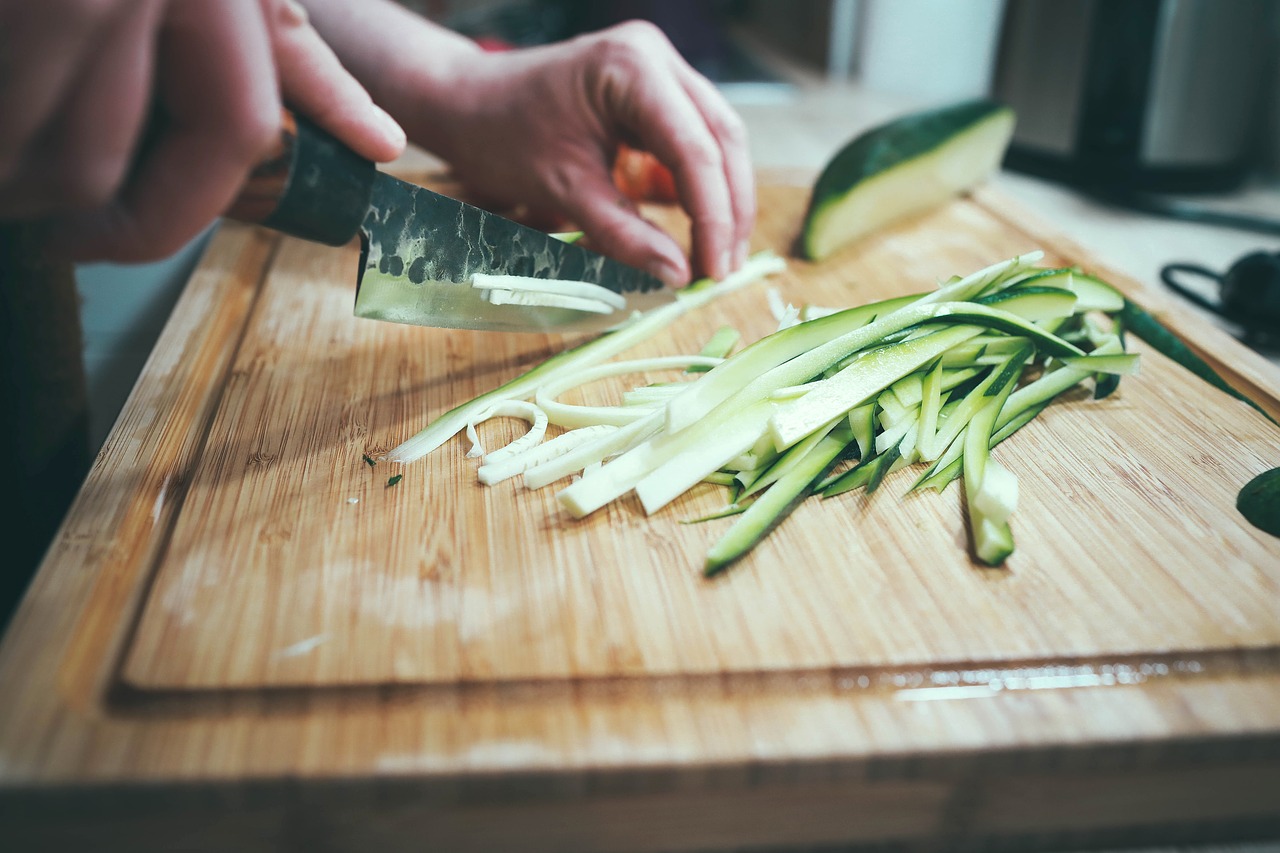 chopping board kitchen free photo