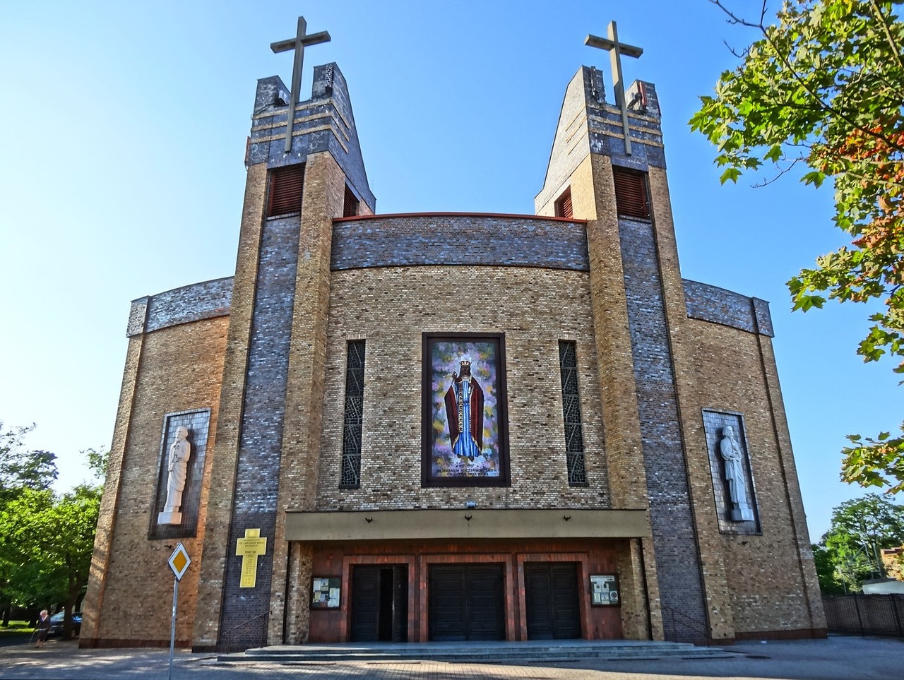 christ king church bydgoszcz facade free photo