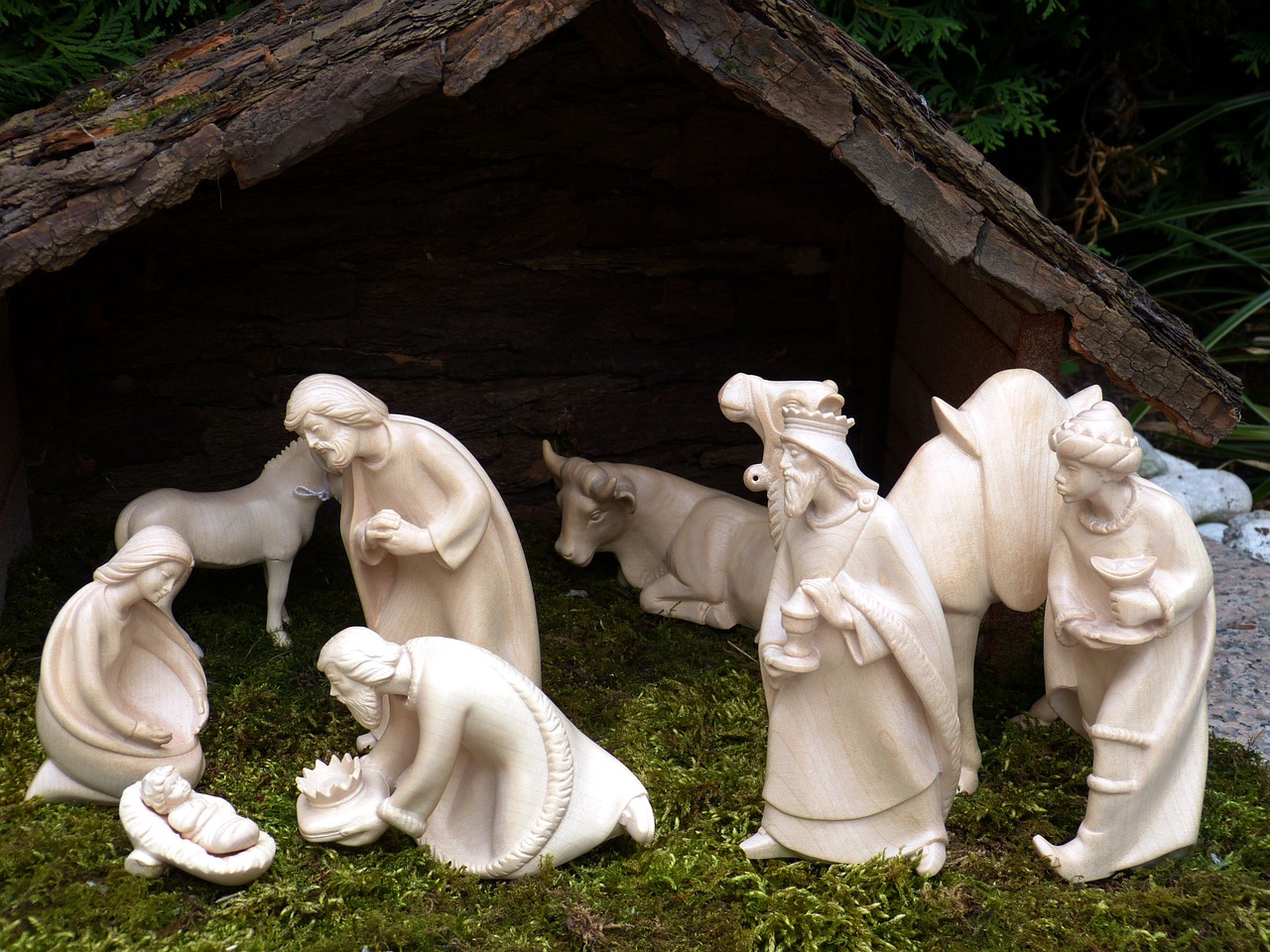 christmas advent nativity scene free photo