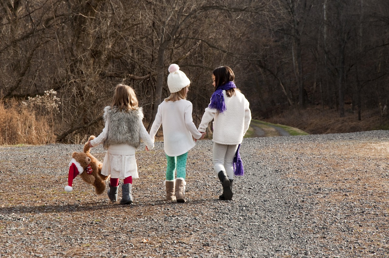 christmas sisters walking free photo