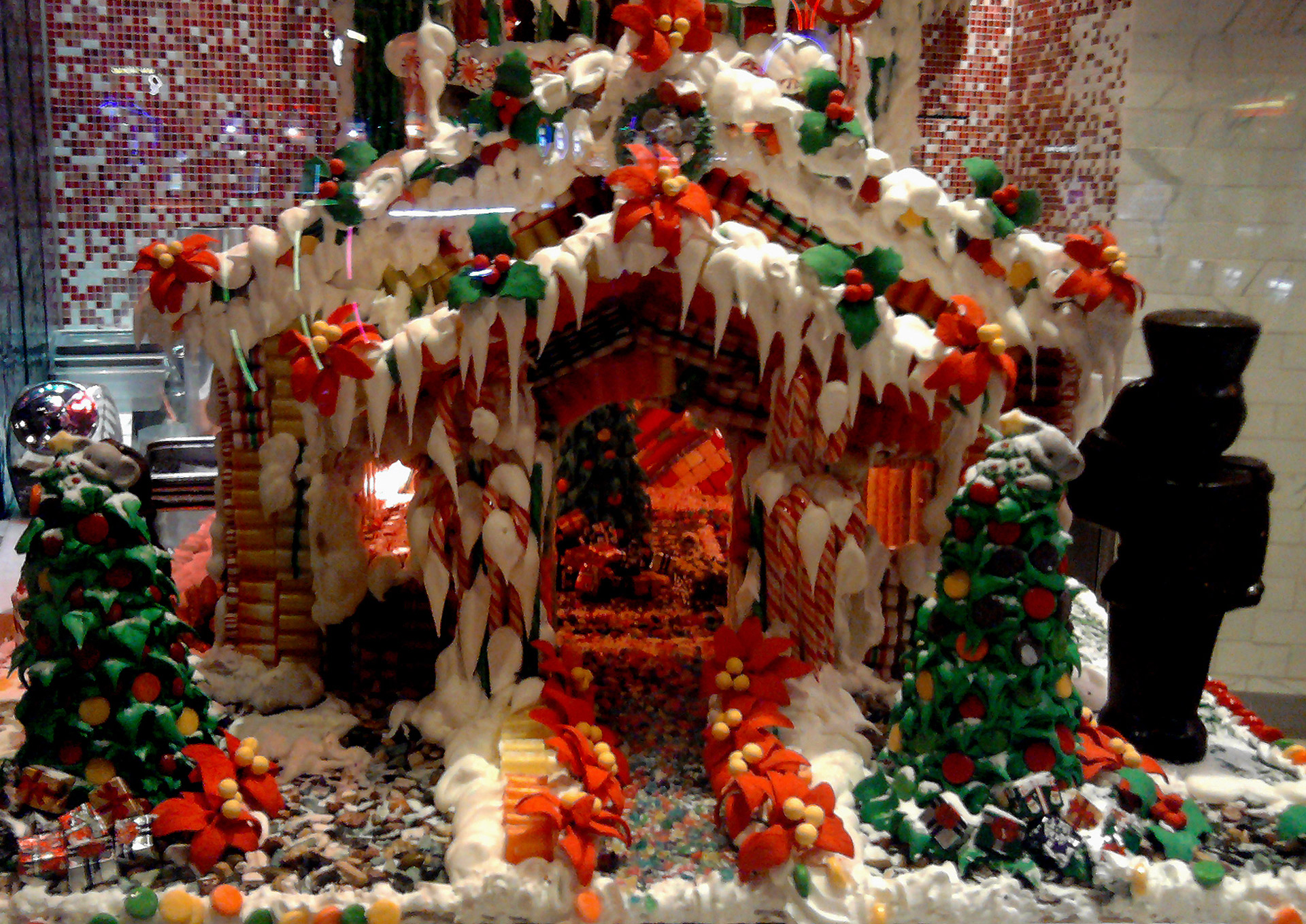 gingerbread cookie house free photo