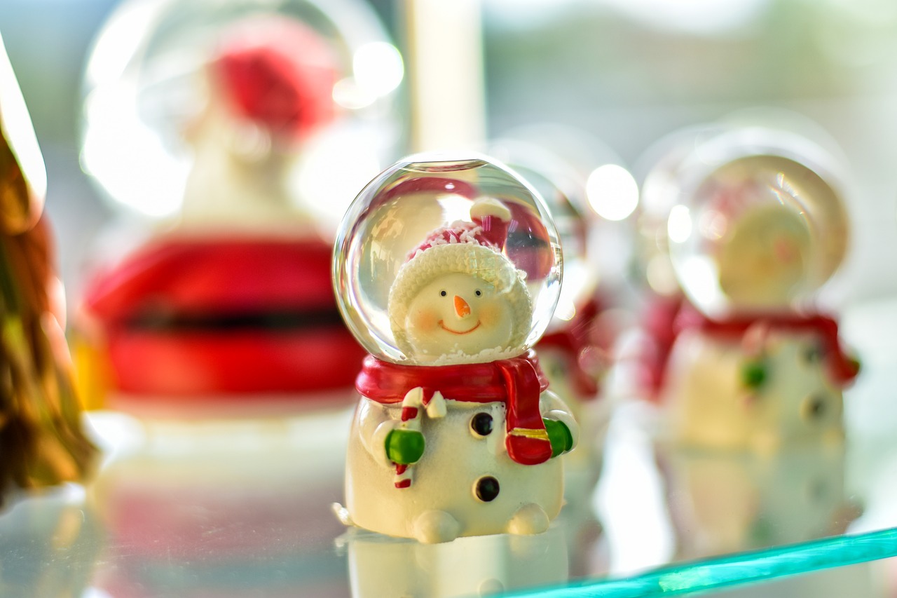 christmas  ornament beautiful  crystal ball free photo