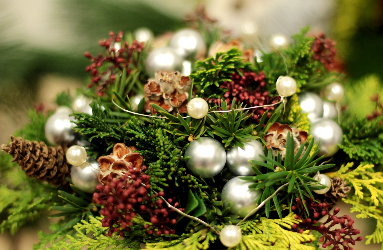 christmas  christmas bauble  pearl free photo