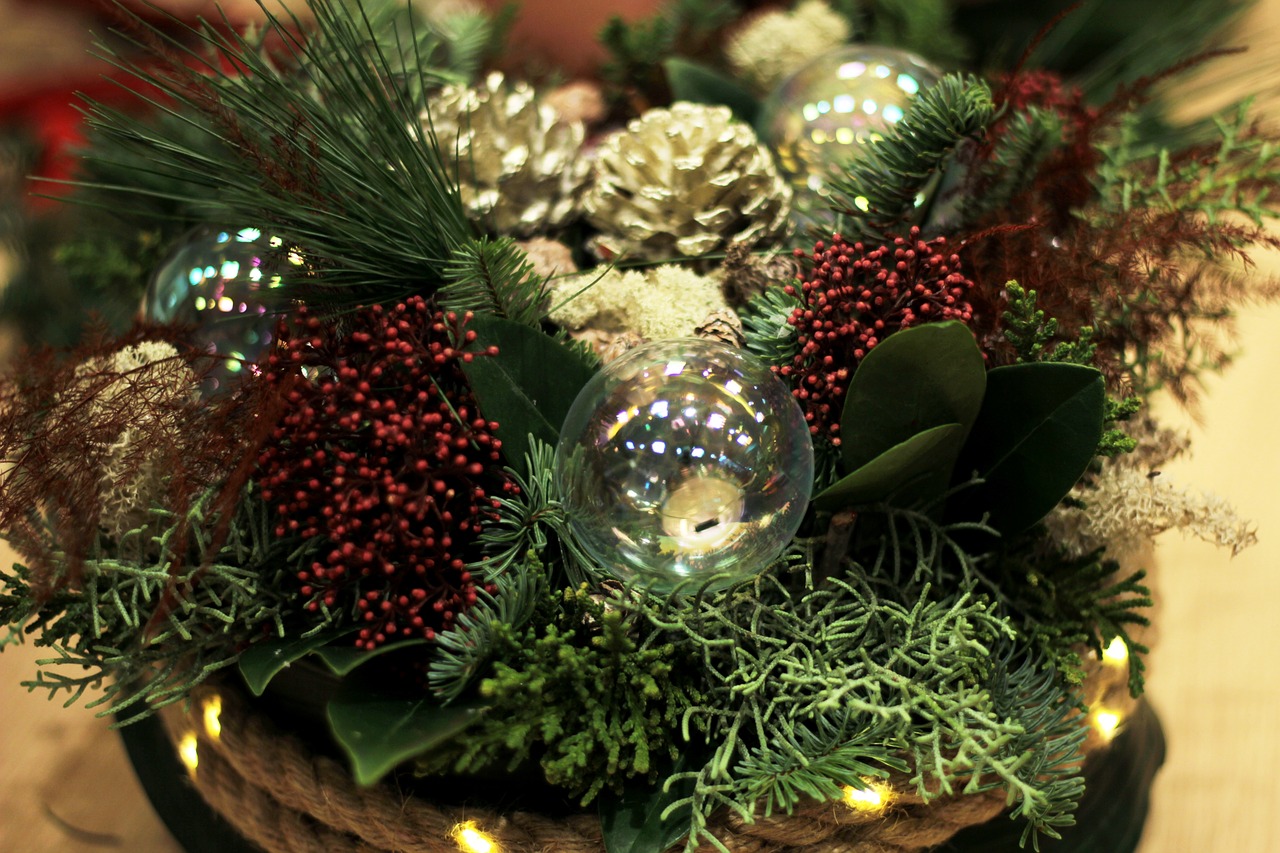 christmas  flower arranging  christmas balls free photo